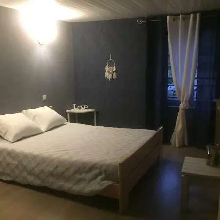 Au Relais De La Fontaine Alojamento de Acomodação e Pequeno-almoço Lavaudieu